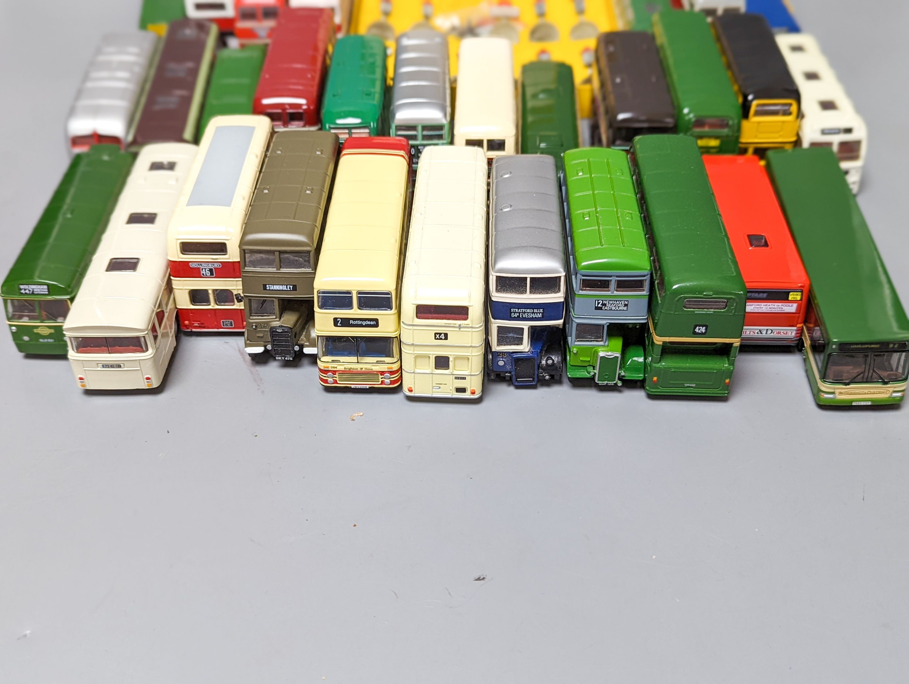 Cased Dinky road signs, Corgi and EFE model buses (29)